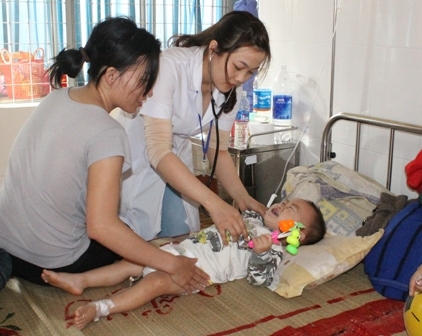 Trẻ mắc bệnh SXH điều trị tại Bệnh viện Đa khoa tỉnh.