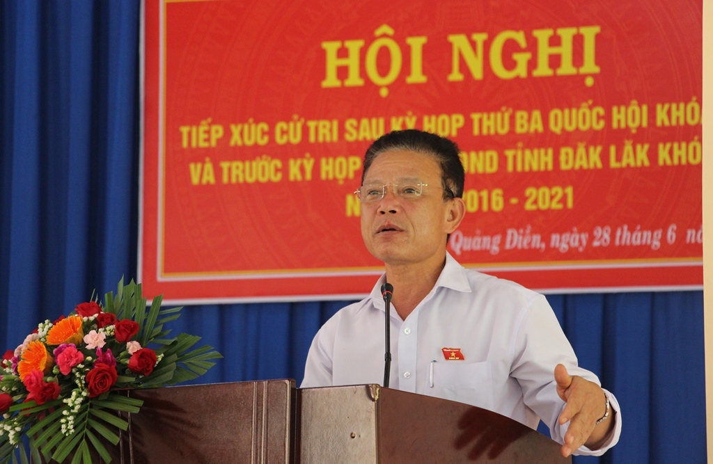 Đại biểu Quốc hội Nguyễn Duy Hữu, Chánh án tào án nhân dân tỉnh phát biểu kết luận buổi tiếp xúc cử tri