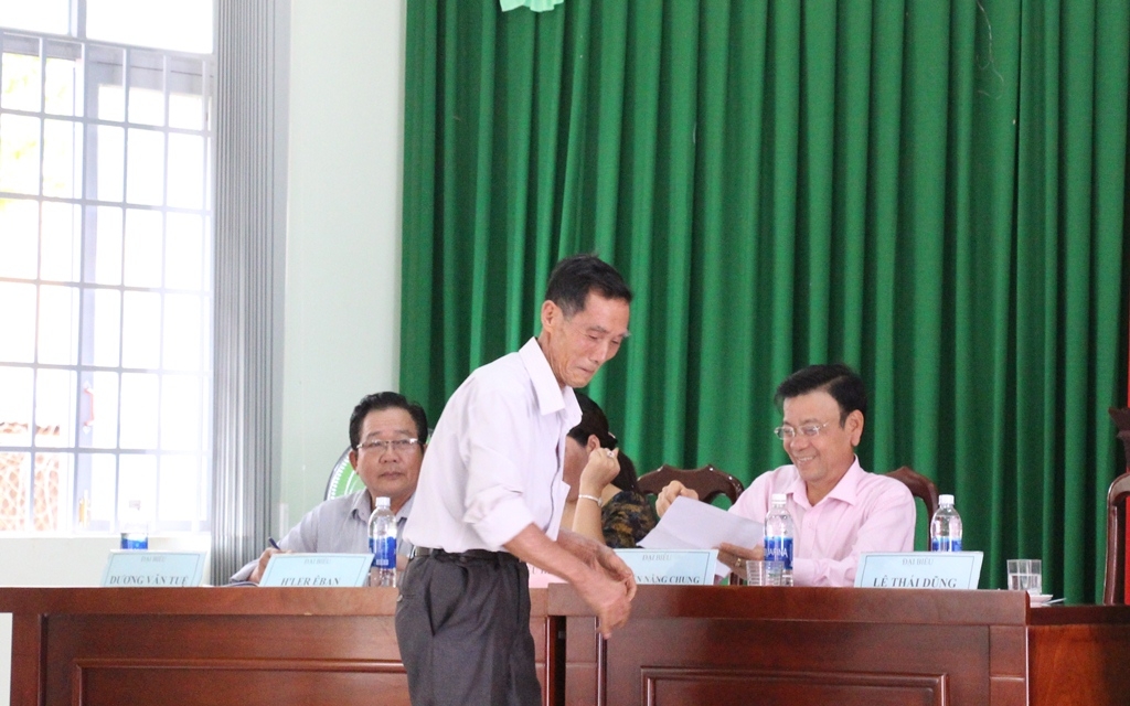 Đoàn đại biểu HĐND tỉnh nhận hồ sơ vụ việc do cư tri chuyển lên