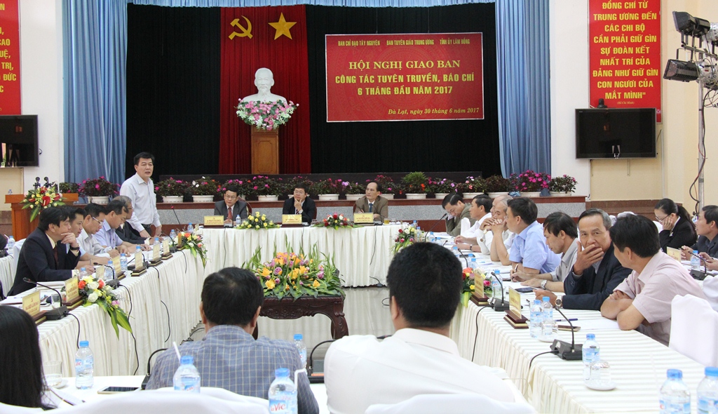 Quang cảnh hội nghị