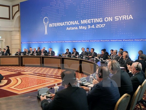 Các đại biểu dự cuộc đàm phán quốc tề về Syria ở Astana, Kazakhstan ngày 4/5. (Ảnh: AFP/TTXVN)