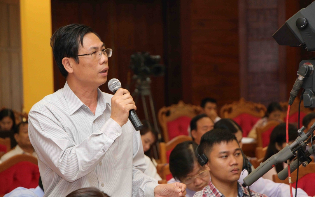 Đại biểu Đinh Xuân Hà, Giám đốc Sở Kế hoạch và Đầu tư phát biểu đóng góp ý kiến. Ảnh: Hoàng Gia