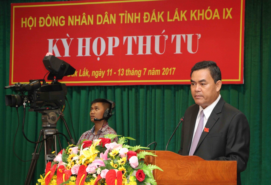 Phó Bí thư Tỉnh ủy, Chủ tịch HĐND tỉnh Y Biêr Niê phát biểu bế mạc Kỳ họp. Ảnh: Hoàng Gia