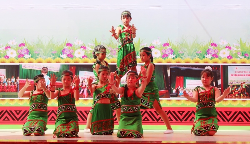 Tiết mục văn nghệ do học viên lớp m
