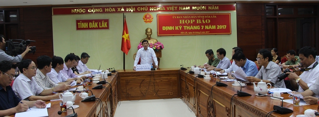 Phó Chủ tịch UBND tỉnh Nguyễn Tuấn Hà phát biểu tại buổi họp báo