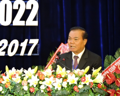 Bí thư Tỉnh ủy Êban Y phu phát biểu tại Đại hội.