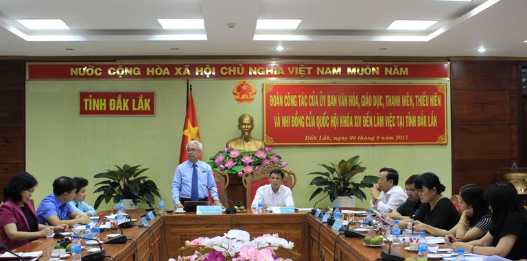Các đại biểu tham dự buổi làm việc.