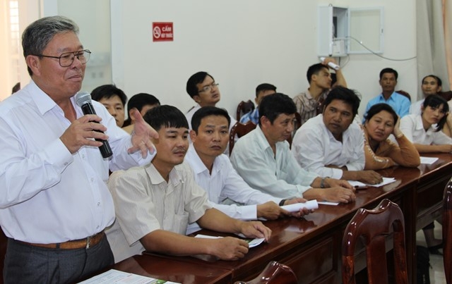 Đại diện Hợp tác xã sản xuất, dịch vụ nông nghiệp Thăng Tiến (Krông Pắc) trình bày những khó khăn trong quá trình tiếp cận vốn vay tái canh
