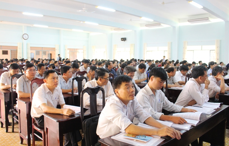 Các học viên tham gia lớp bồi dưỡng. 