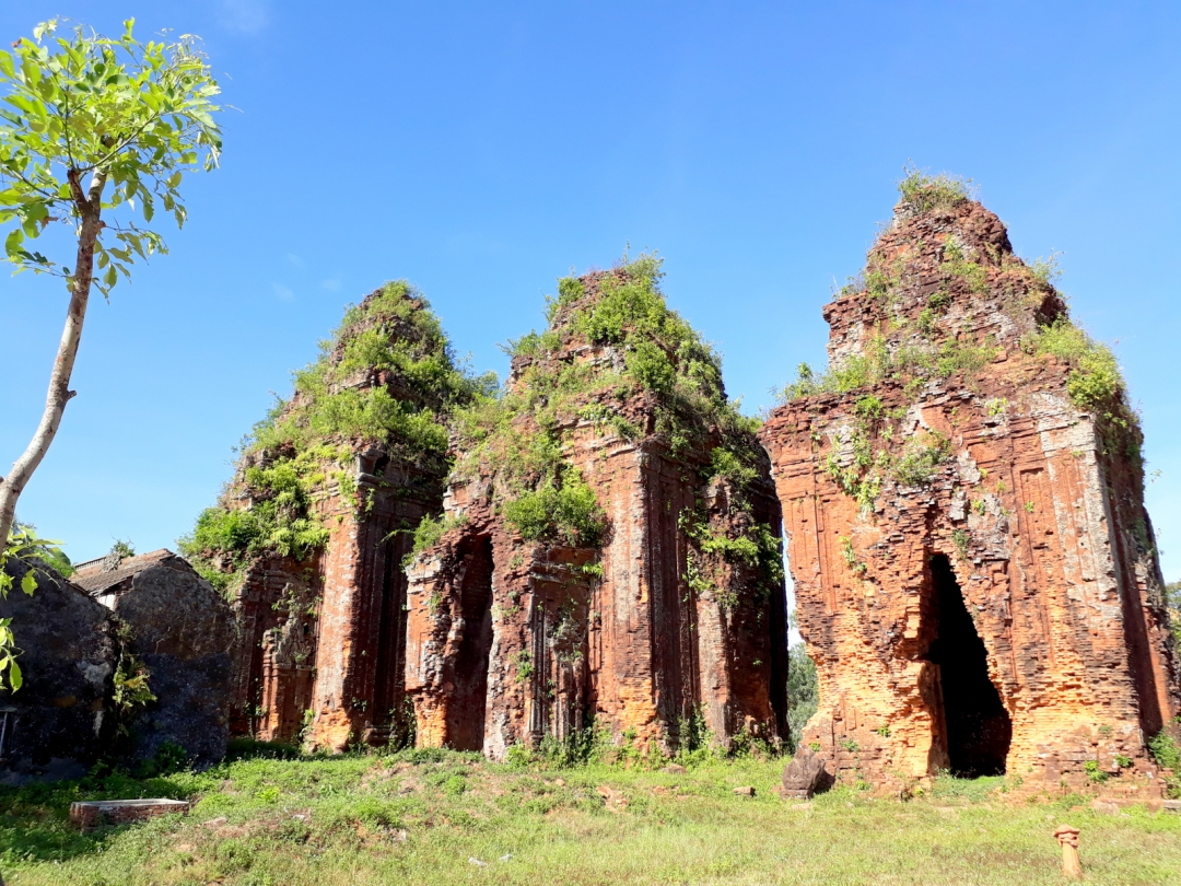 Cụm tháp Khương Mỹ.    