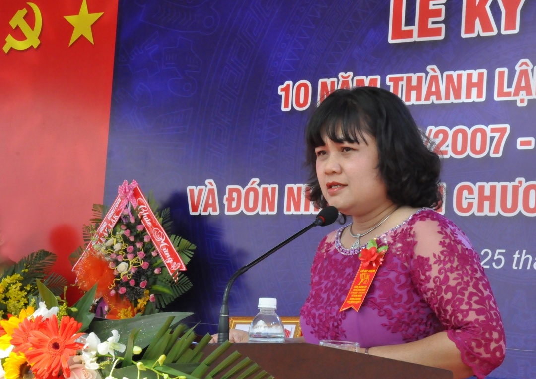  Phó Chủ tịch UBND tỉnh H’Yim Kđoh phát biểu tại buổi lễ