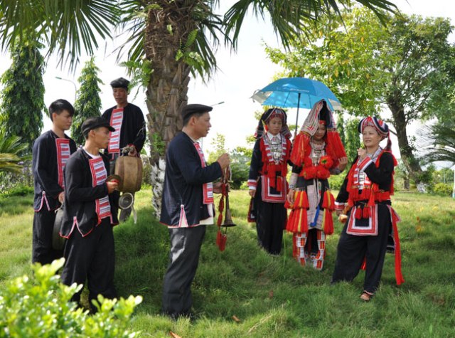 Người Dao huyện Hàm Yên (Tuyên Quang) hát Páo dung. Ảnh: TQĐT