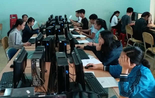 Học sinh thi nghề Tin học văn phòng tại Trường Trung cấp Đắk Lắk