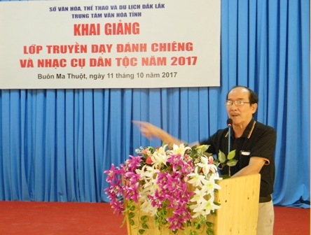 Nghệ sĩ Ưu tú Vũ Lân...