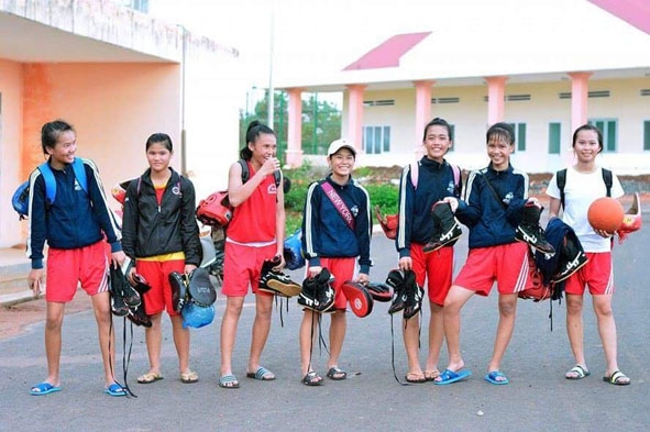 Các vận động viên đội boxing nữ Trường Năng khiếu TDTT tỉnh. 