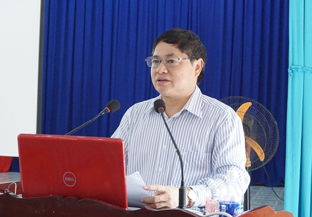 Đồng chí Phạm Minh Tấn phát biểu tại buổi làm việc.