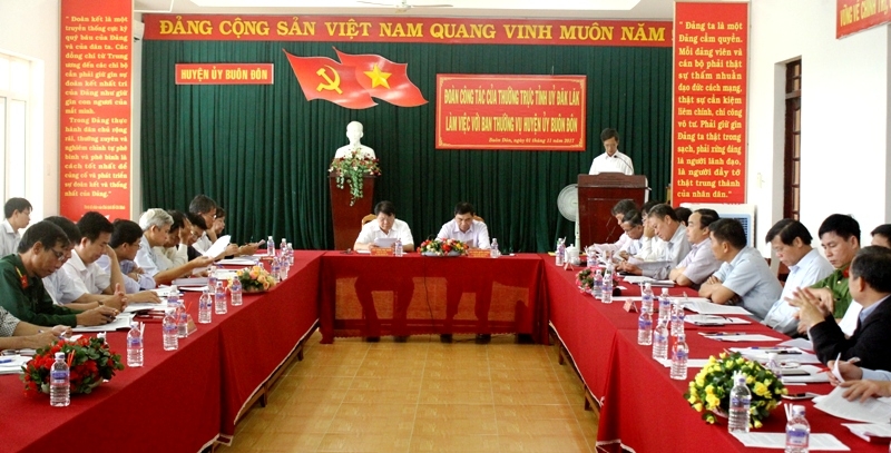 Quang cảnh buổi làm việc