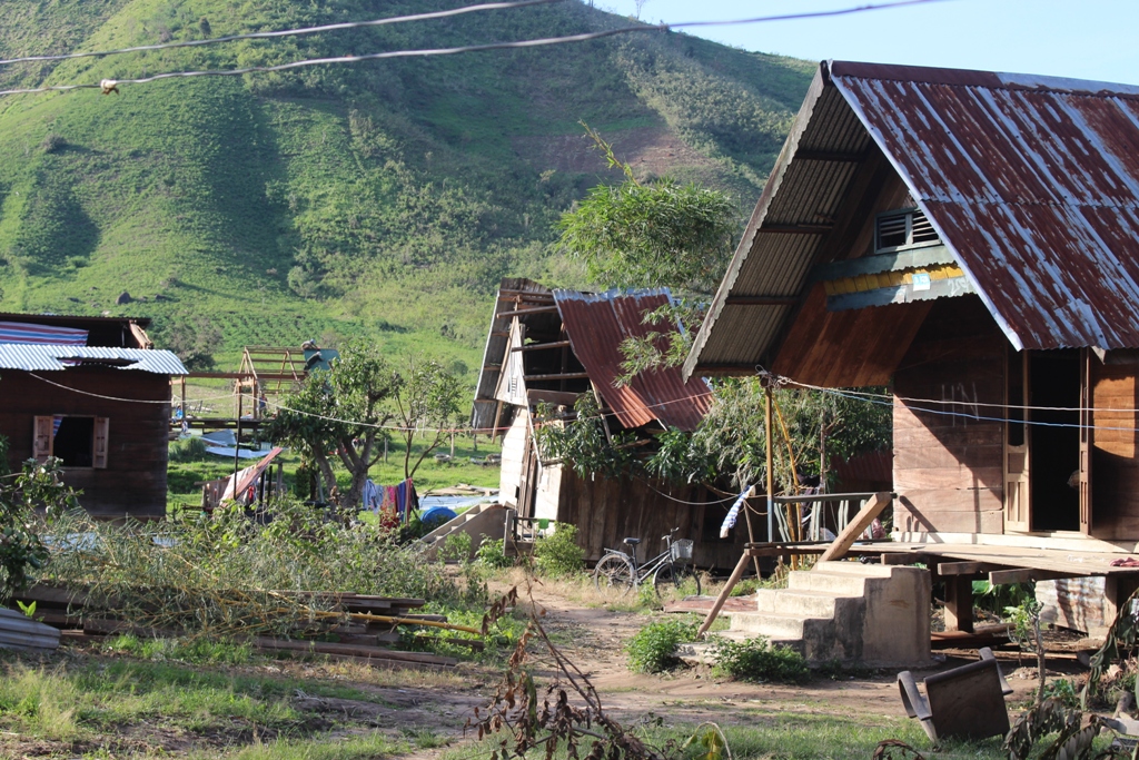 Một góc buôn Quanh tan hoang sau bão