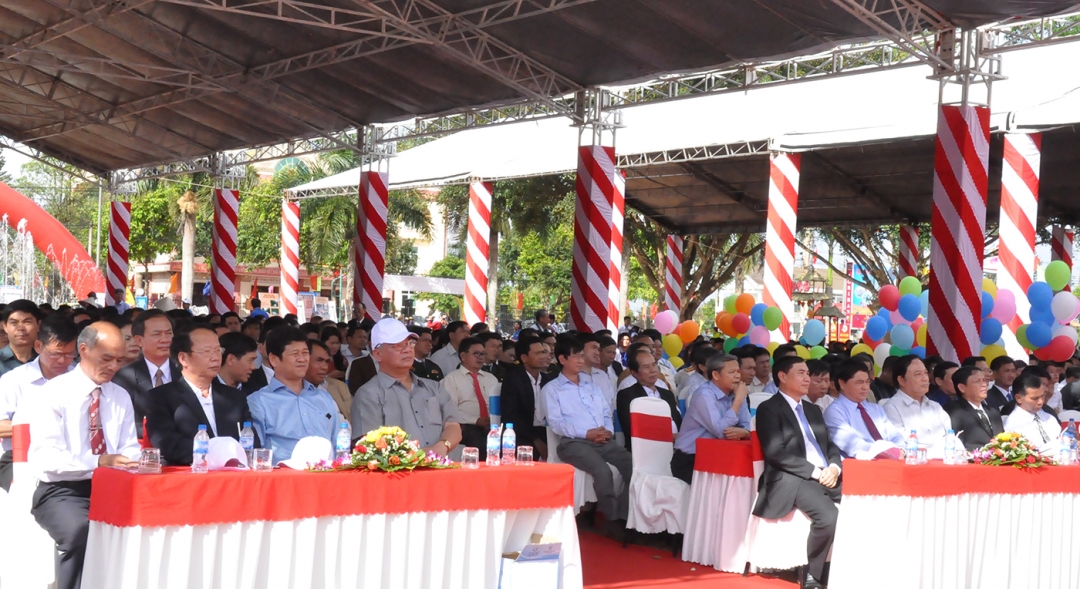 Các đại biểu tham dự buổi lễ