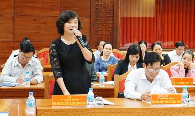 Các đại biểu tham gia đóng góp ý kiến tại hội nghị. 