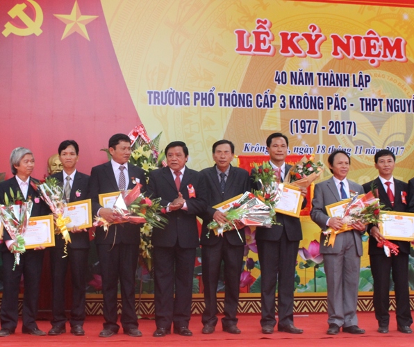 Các cá nhân được nhận Giấy khen của Sở GD-ĐT.
