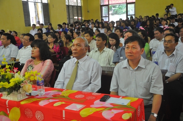 Các đại biểu tham dự Lễ đón nhận Huân chương Lao động hạng Nhì.