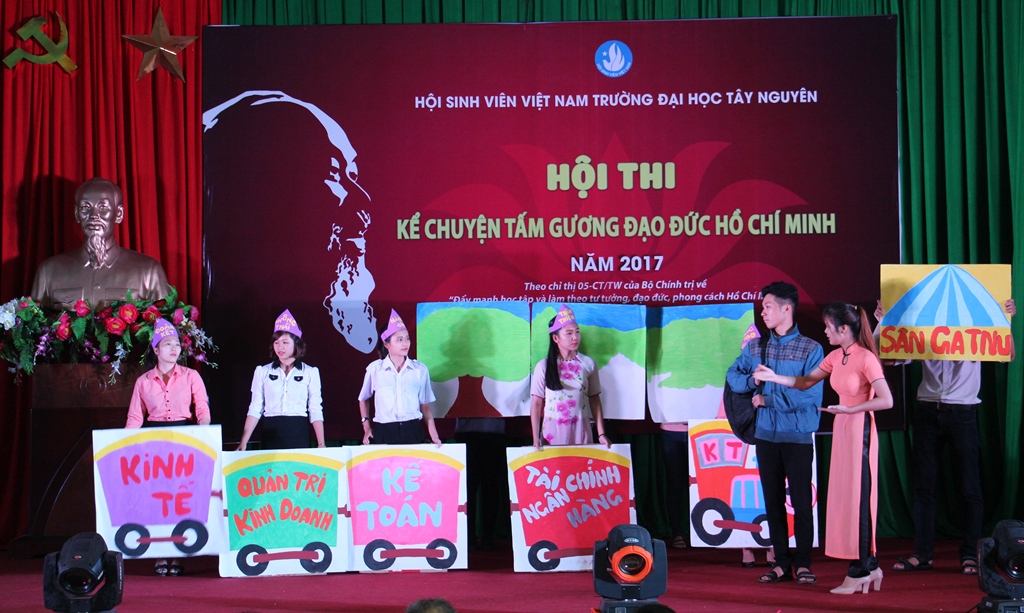 Phần thi giới thiệu của Đoàn khoa Kinh tế