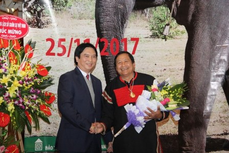 Lãnh đạo...
