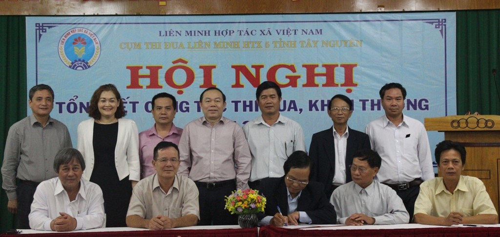 Liên minh HTX các tỉnh Tây Nguyên ký giao ước thi đua năm 2018