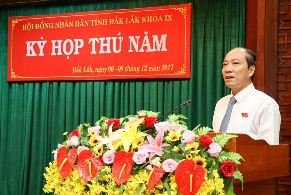 Phó Bí thư Tỉnh ủy, Chủ tịch UBND tỉnh Phạm Ngọc Nghị phát biểu tiếp thu, giải trình tại phiên làm việc. Ảnh: Hoàng Gia