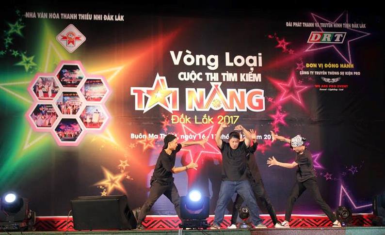Nhóm thí sinh đến từ TP. Buôn Ma Thuột với tiết mục nhảy hiện đại