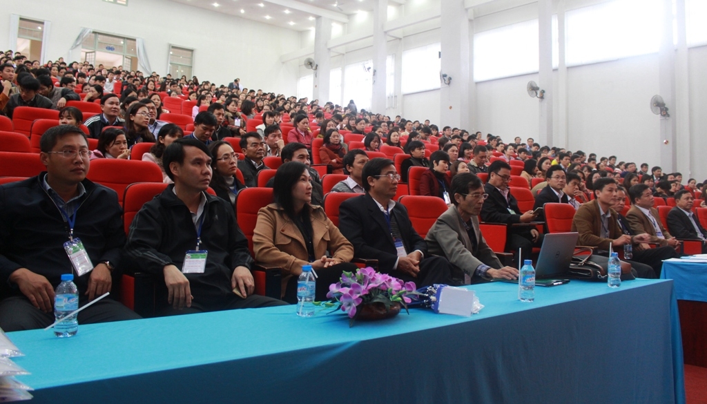 Đại biểu và giáo viên tham dự khai mạc Hội thi.