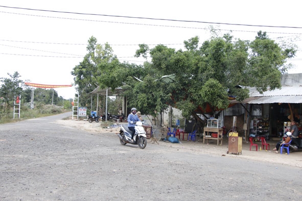 Một góc xã Ea Sin phát triển khá sầm uất.