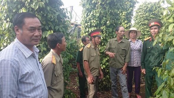 Các hội viên chia sẽ kinh nghiệm phát triển kinh tế gia đình.