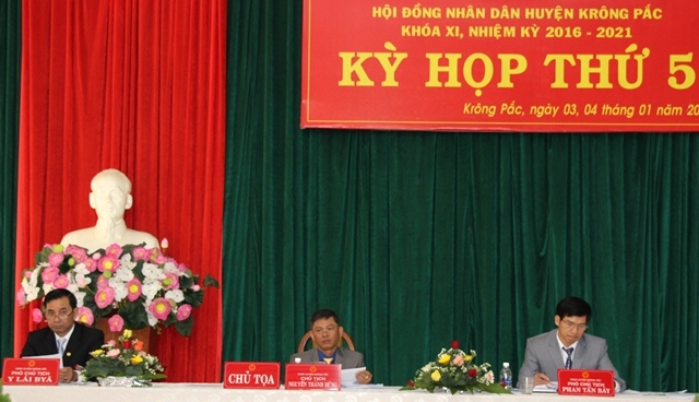 Các Đại biểu chủ trì Kỳ họp