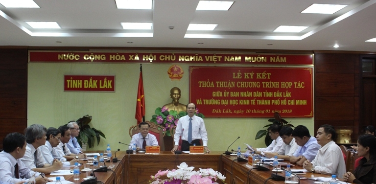 Các đại biểu tham dự buổi lễ ký kết.