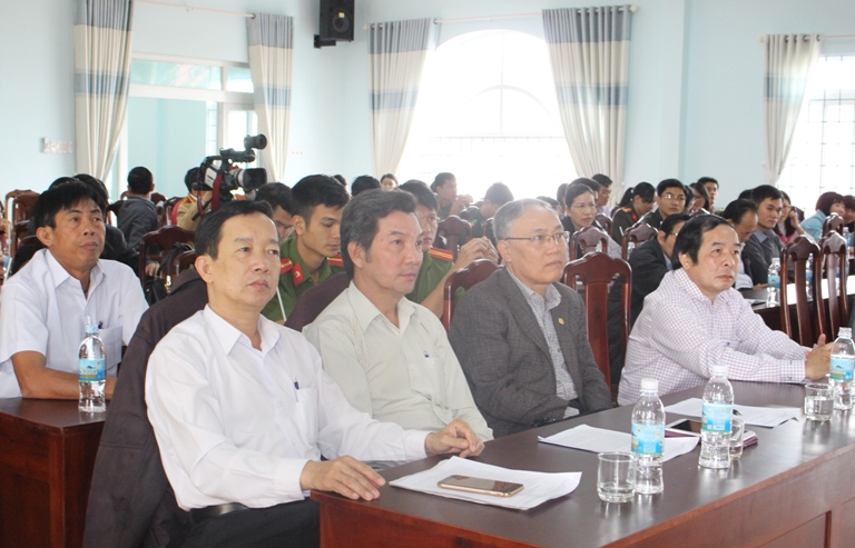 Các đại biểu tham dự buổi lễ. 