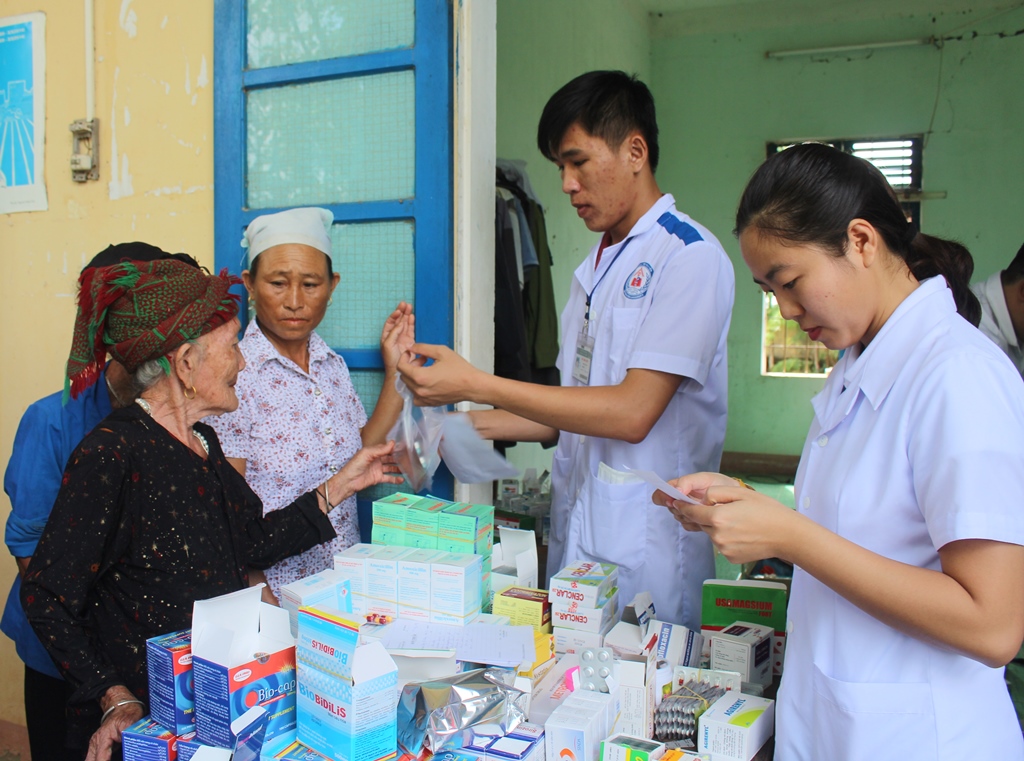 Cụm thi đua số 4 - Đoàn Khối các cơ quan tỉnh tổ chức chương trình khám bệnh, phát thuốc miễn phí cho người dân xã Ia Lốp, huyện Ea Súp