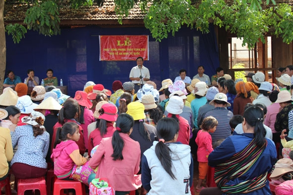 Lễ phát động phong trào quần chúng bảo vệ an ninh Tổ quốc tại xã Ea H’leo. 