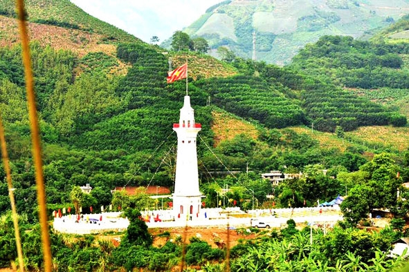 Cột cờ Lũng Pô, biểu tượng cho niềm tự hào thiêng liêng nơi biên cương tổ quốc. 