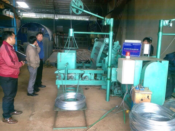 Đề án khuyến công hỗ trợ máy móc thiết bị trong dây chuyền chế biến cà phê được triển khai tại huyện Ea H’leo.  Ảnh: Mai Thanh