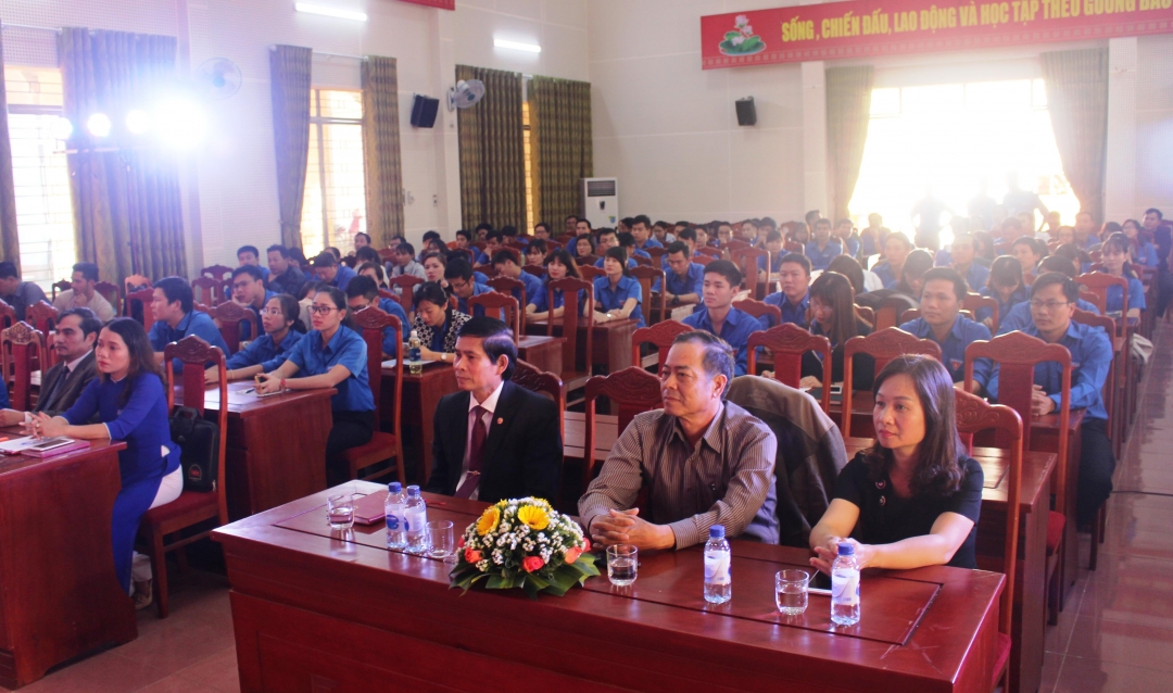 Các đại biểu và đoàn viên thanh niên tham dự chương trình