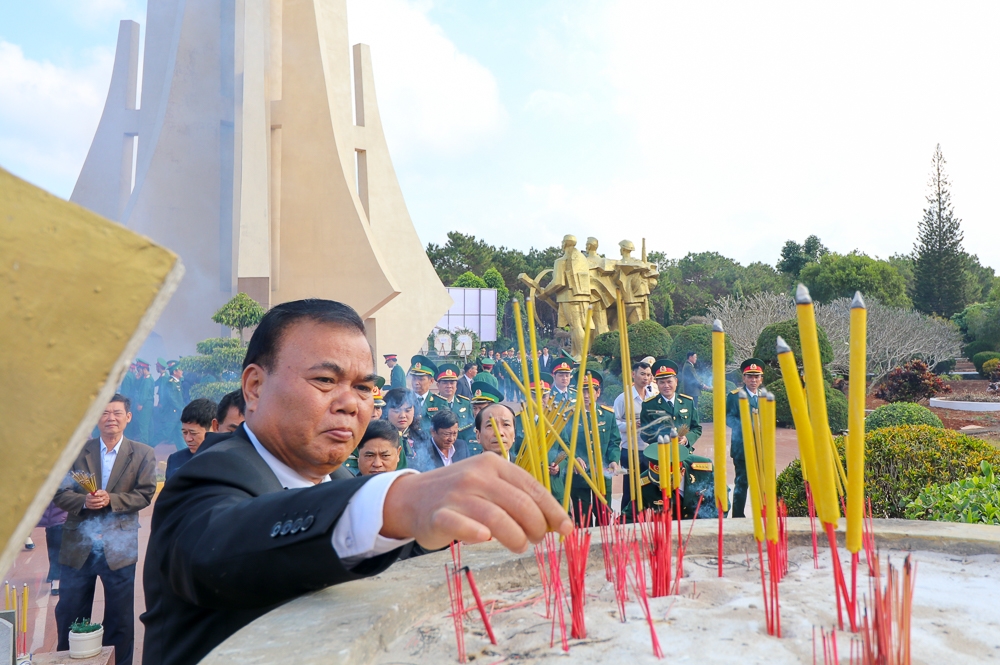 Bí thư Tỉnh ủy Êban Y phu 