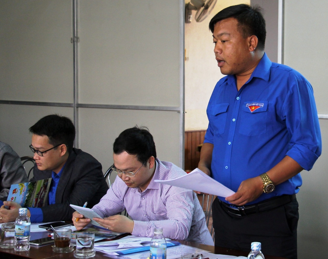Đại diện Tỉnh Đoàn đóng góp ý kiến tại buổi làm việc