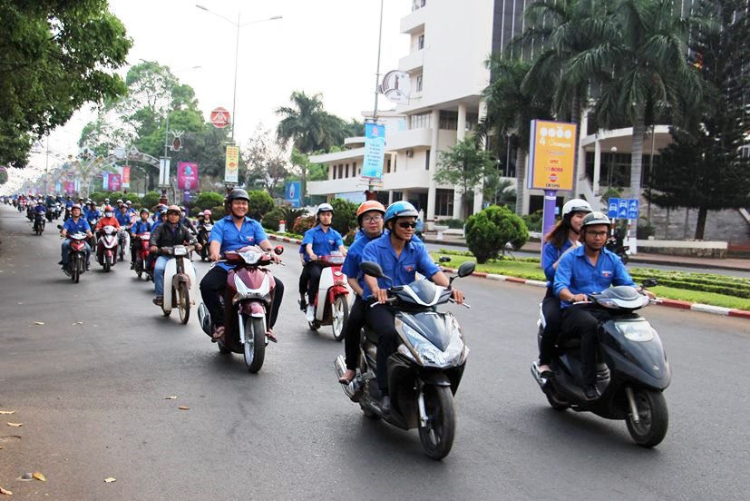 Đoàn viên thanh niên tham gia diễu hành tuyên truyền