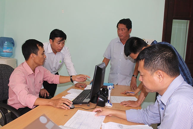Kiểm tra hoạt động ứng dụng CNTT trong cải cách hành chính tại Bộ phận tiếp nhận và trả kết quả của UBND huyện Krông Bông. 