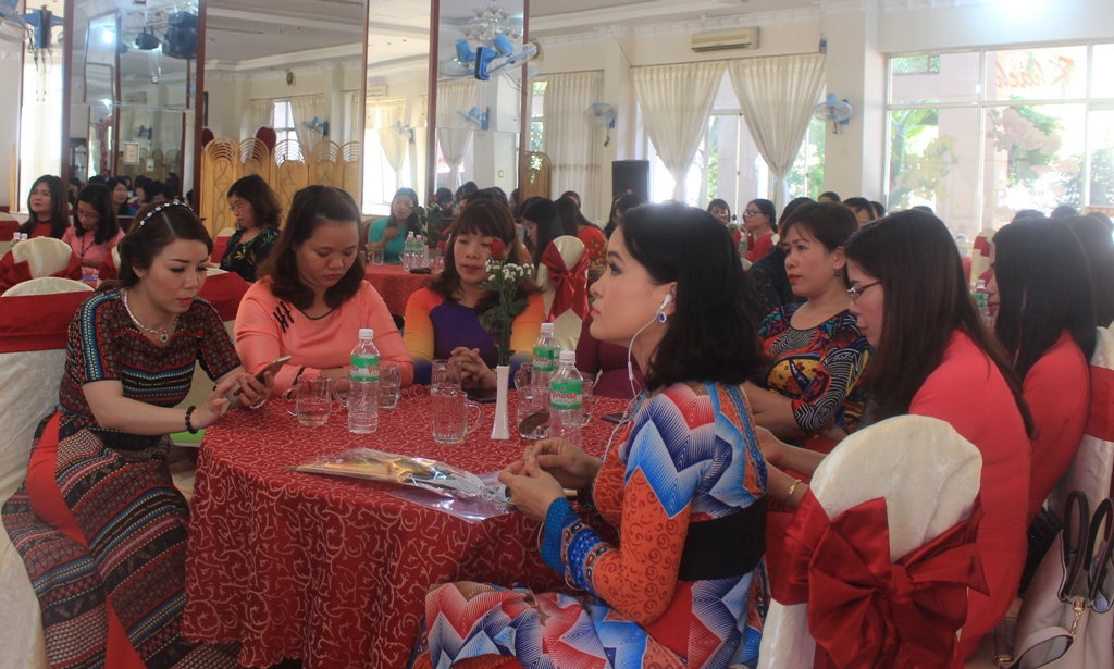 Các đại biểu tham dự tọa đàm.