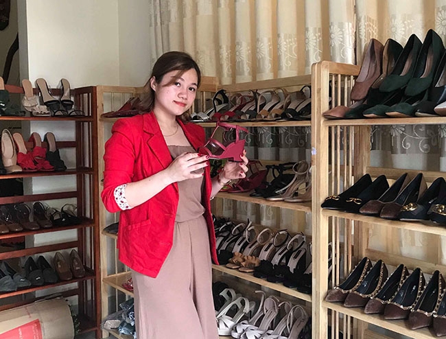 Bạn Mai Thị Bích Trâm là chủ shop bán giày khá  nổi tiếng trên mạng xã hội.   