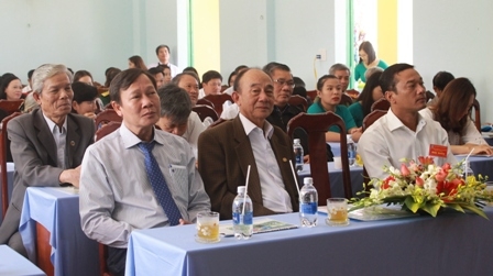Các đại biểu tham dự buổi lễ.
