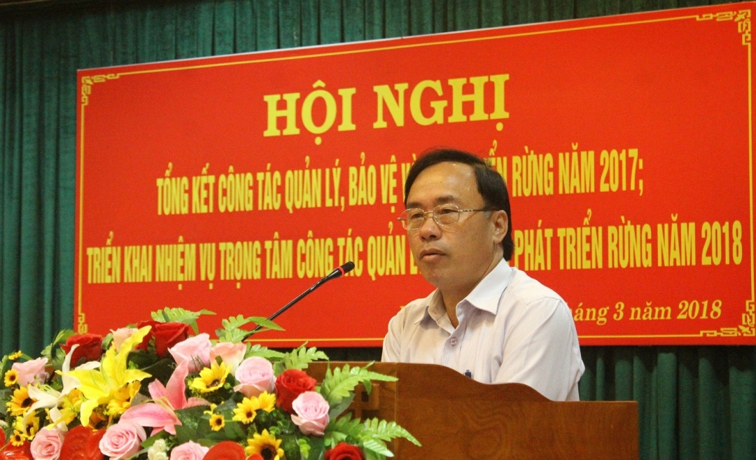 Ông Hòa Quang Khiêm, Chủ tịch UBND huyện M'Đrắk nêu một số khó khăn trong công tác quản lý, bảo vệ rừng của địa phương